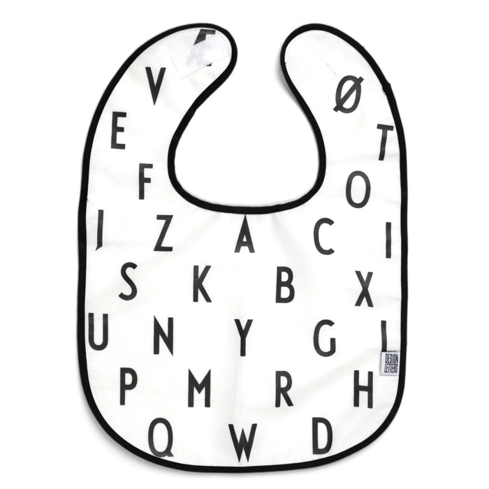 Design Letters Lätzchen weiß – beschichtete Baumwolle, waschbar - pilzessono.shop - zauberhafte Kinderdinge