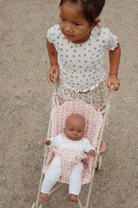 ♡ Puppen Buggy bloomie blush von Konges Slojd - pilzessono.shop - zauberhafte Kinderdinge