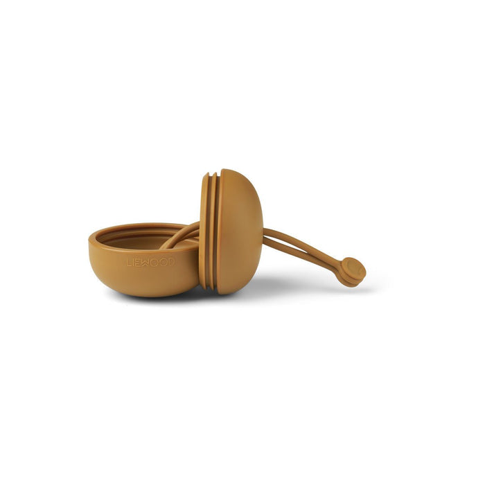Philip Schnullerbox in golden caramel von Liewood ♡ - pilzessono.shop - zauberhafte Kinderdinge