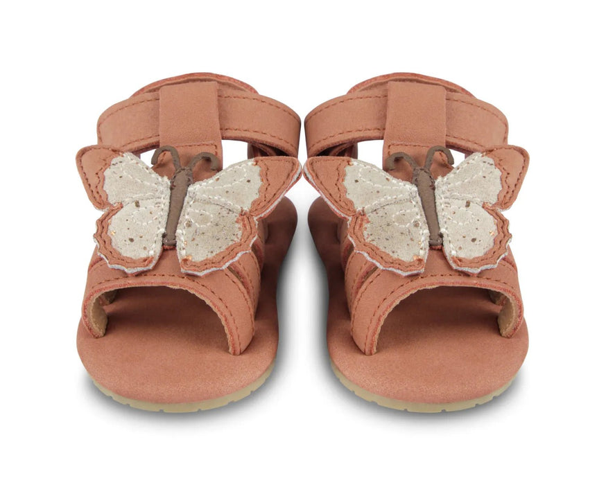Sandale Tuti Sky | Papillon in Walnut Nubuck mit Schmetterling - pilzessono.shop - zauberhafte Kinderdinge