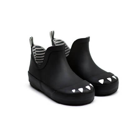 Schwarzer kurzer Regenstiefel von Boxbo - pilzessono.shop